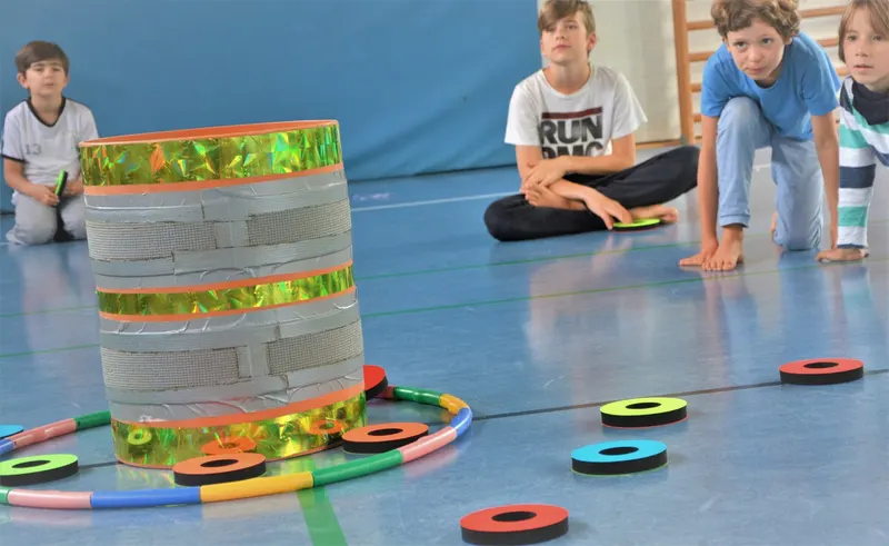 Ringe werfen beim Kindergeburtstag im Circustheater Allmendus.
