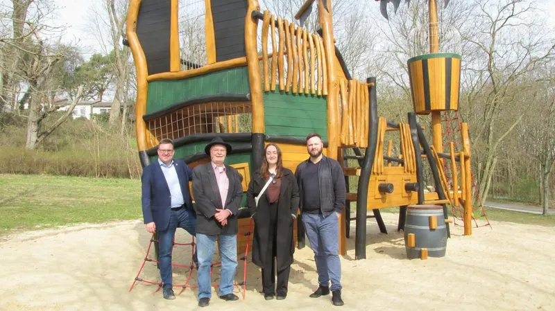 Piraten-Kletterspielschiff im Räuberland