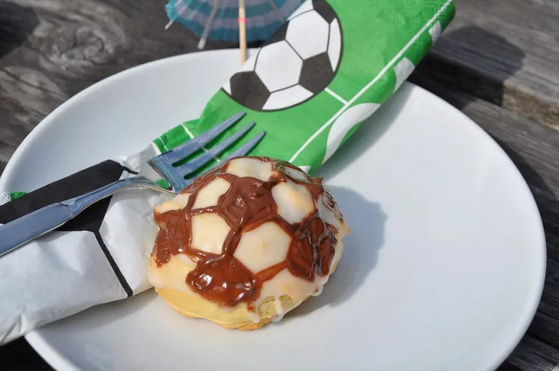 Dekorierter Kuchen aus dem Kinderkochstudio Losemann.