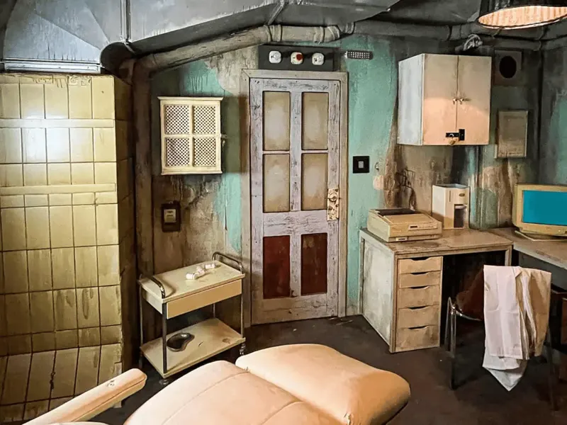 Innenansicht eines Escape Rooms bei Final Escape Erfurt.