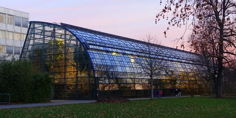 Amazonienhaus der Wilhelma von außen